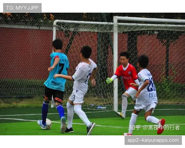 俱乐部加强青年球员课业辅导 兼顾学业与训练，足球青训俱乐部规章制度